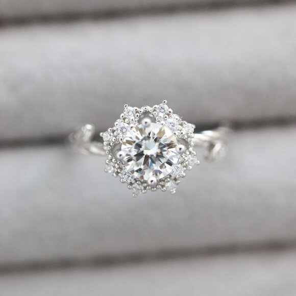 S925 1ct Clear Moissanite Diamond Sunflower Style Engagement Ring Sterling Silve - Picture 5 of 7